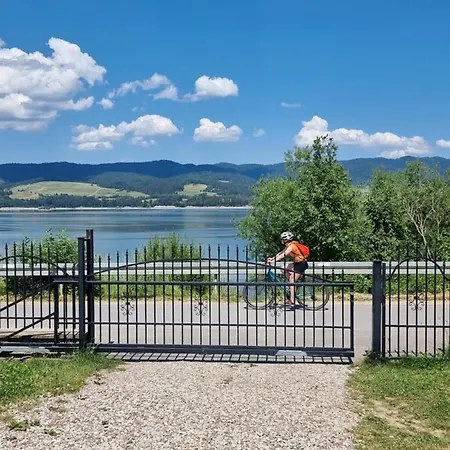 Z Kominkiem Nad Jeziorem Czorsztynskim